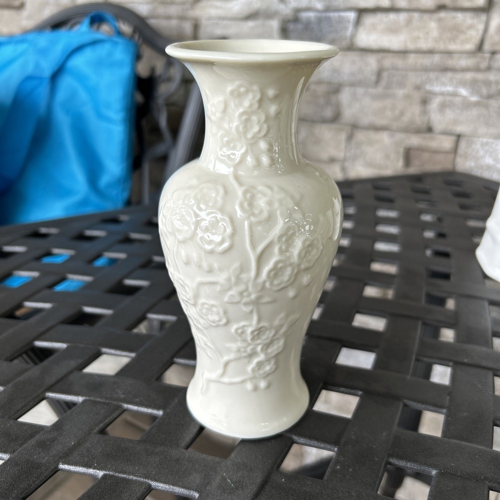 lenox porcelain Cream Small Vase Roses 6 1/2 Inches‎ Special